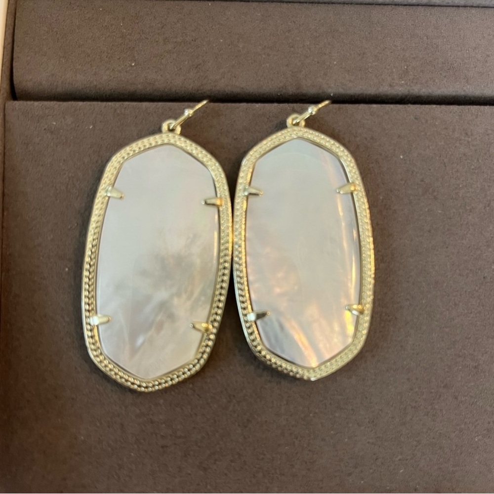 Kendra Scott Elle Earrings, Mother-of-Pearl